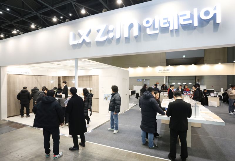 <span id='_stock_code_108670' data-stockcode='108670'>LX하우시스</span> 코리아빌드위크 부스 전경. LX하우시스 제공