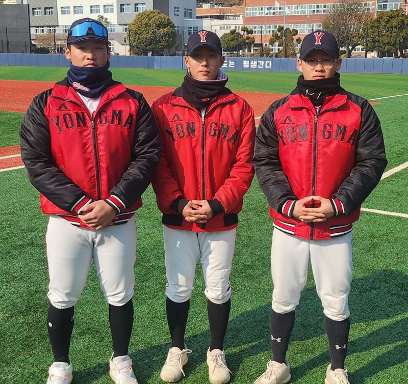 마산용마고 3학년 3인방 왼쪽부터 김주오, 제승하, 이승헌. 이들이 펼치는 빠른 야구는 마산용마고의 장점이다. 사진=전상일 기자