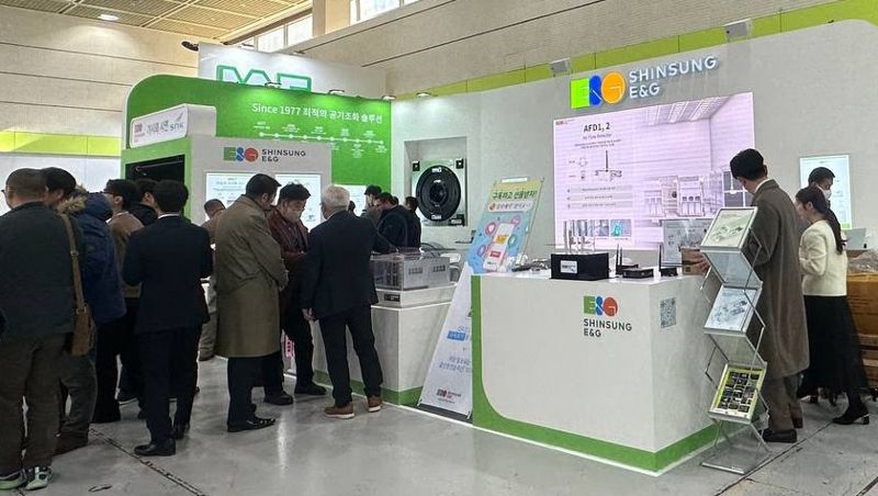 신성이엔지 세미콘코리아 2025 전시회 부스 전경. 신성이엔지 제공