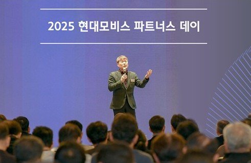 이규석 현대모비스 대표가 지난 21일 제주 서귀포시 해비치호텔에서 열린 &#39;2025 현대모비스 파트너스 데이&#39;에서 발언하고 있다. 현대모비스 제공