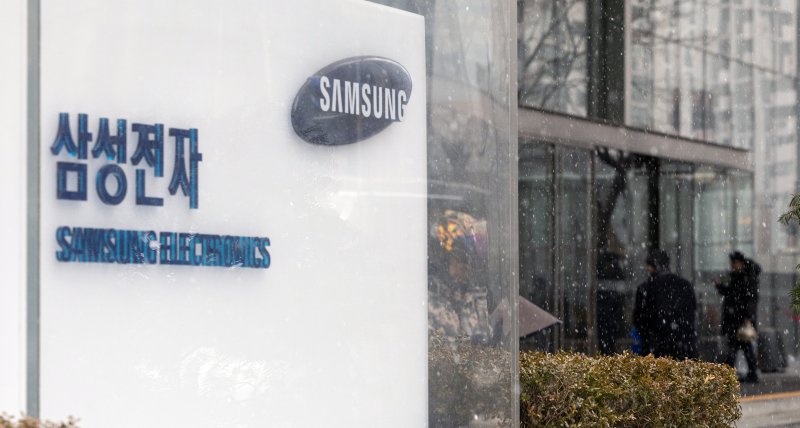 서울 서초구 <span id='_stock_code_005930' data-stockcode='005930'>삼성전자</span> 서초사옥. 뉴스1