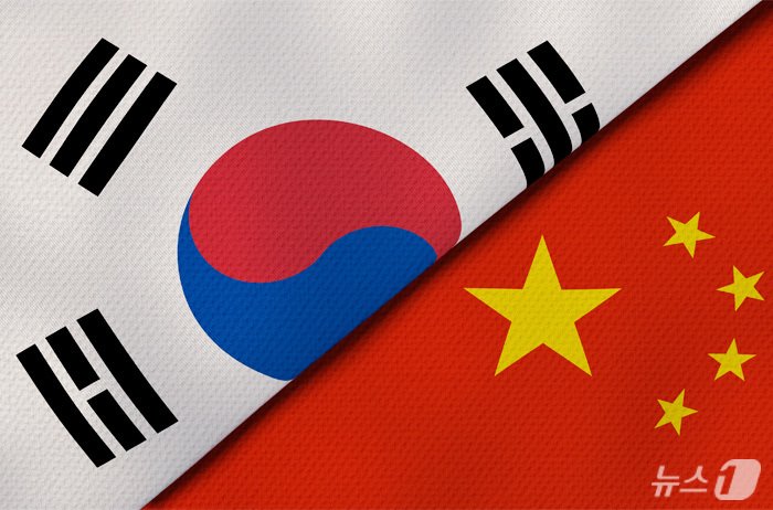 태극기와 오성홍기.ⓒ News1 윤주희 디자이너 &#x2F; 뉴스1 제공