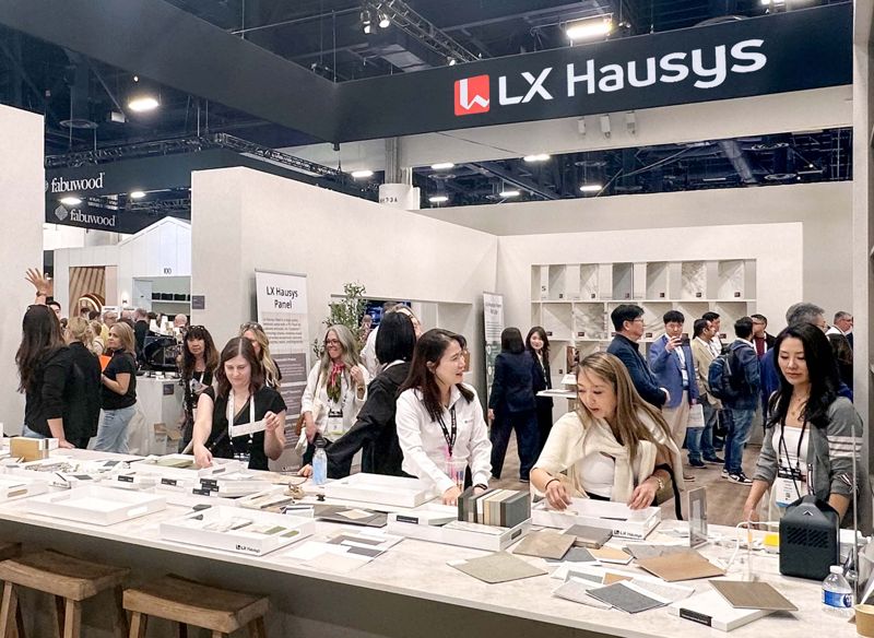KBIS 2025 전시장 내 <span id='_stock_code_108670' data-stockcode='108670'>LX하우시스</span> 부스 전경. LX하우시스 제공