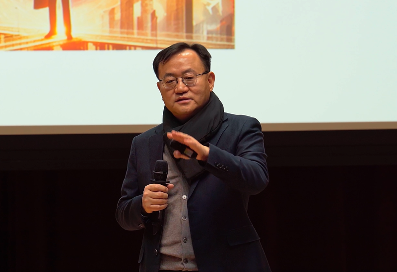 명노현 LS 부회장이 최근 LS미래원에서 그룹 내 전 팀장들을 대상으로 CEO 특강을 진행하고 있다. LS그룹 제공