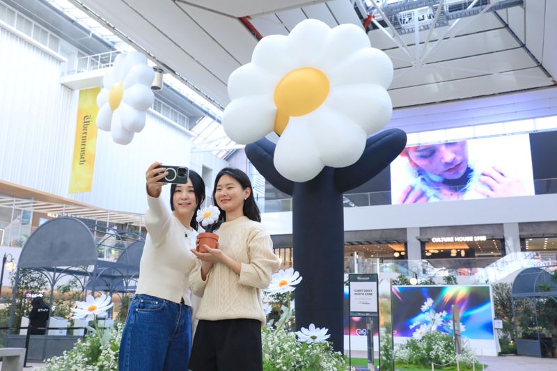  GD랑 사진 찍을 사람 더현대 서울로 모여라