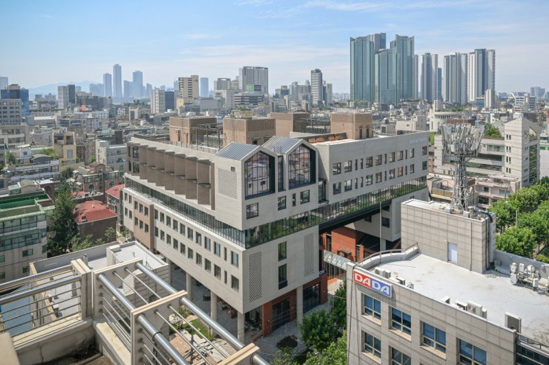 로컬스티치 크리에이터 타운 서교점. SK디앤디 제공