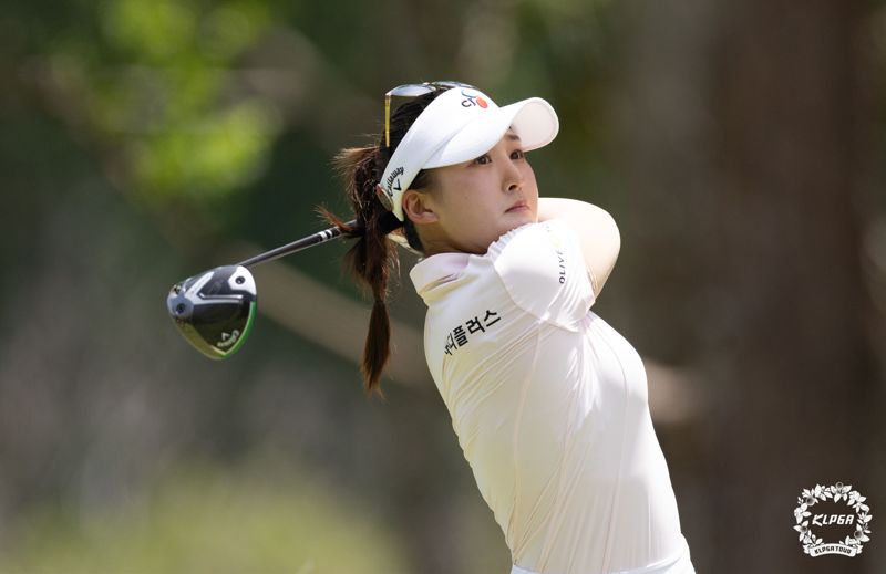 중국의 리슈잉 블루캐니언 레이디스 챔피언십 3R 3번홀에서 티샷을 하고 있다.KLPGA 제공