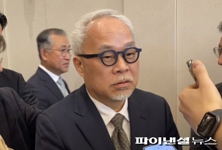 최주선 삼성SDI 대표이사 사장이 19일 서울 강남 엘리에나호텔에서 열린 올해 삼성SDI 주주총회 이후 기자들과 질의응답하고 있다. 공동취재단