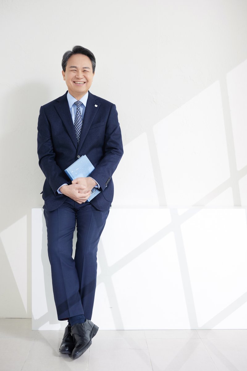 진옥동 신한금융회장