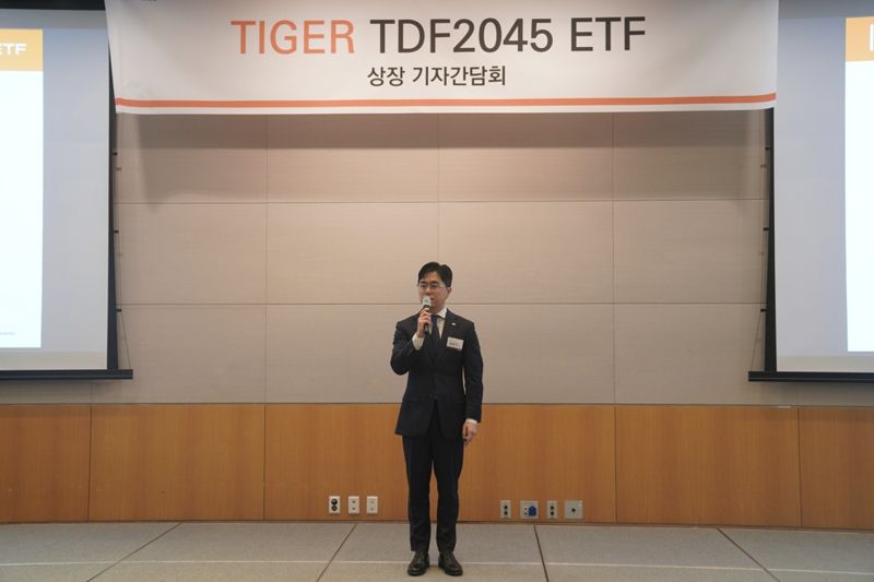 24일 서울 여의도 FKI컨퍼런스센터에서 열린 ‘TIGER ETF 기자간담회’에서 미래에셋자산운용 ETF운용부문 대표 김남기 부사장이 환영사를 하고 있다. 미래에셋자산운용 제공