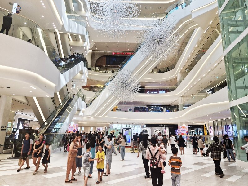 롯데몰 웨스트레이크 하노이 전경. 롯데백화점 제공