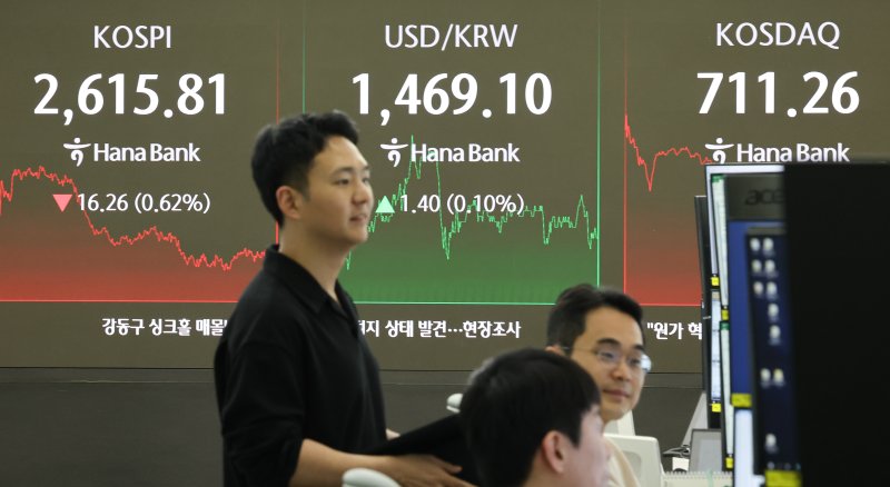 서울 중구 하나은행 본점 딜링룸 전광판.&#x2F;뉴스1 ⓒ News1 허경 기자 &#x2F;사진&#x3D;뉴스1