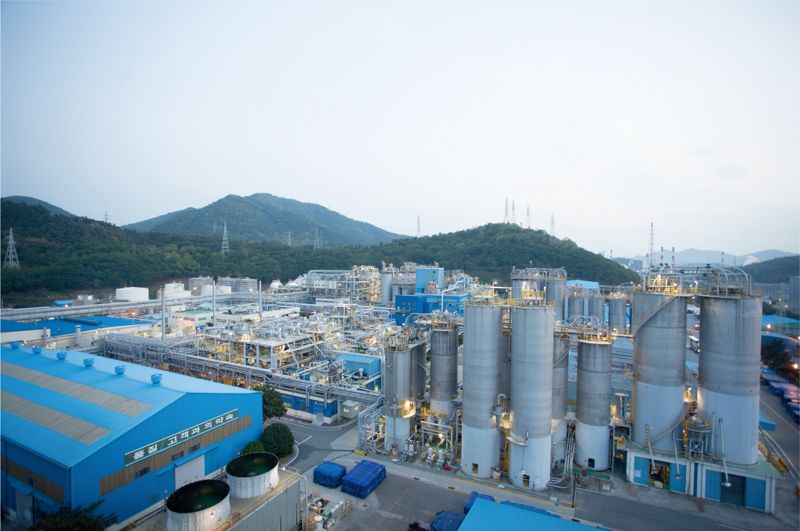 <span id='_stock_code_011170' data-stockcode='011170'>롯데케미칼</span> 여수공장 전경. 뉴스1 제공