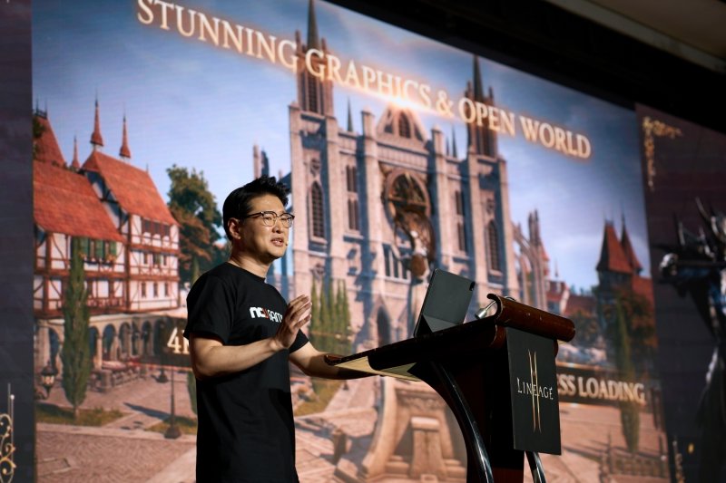 배정용 NCV GAMES 대표 겸 <span id='_stock_code_036570' data-stockcode='036570'>엔씨소프트</span> 상무가 지난 3월 29일 구글클라우드와 함께 태국 방콕에서 리니지2M의 동남아 런칭을 기념하는 쇼케이스를 열었다. 구글 클라우드 제공