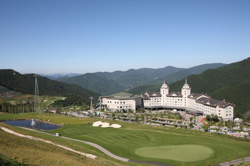 하이원리조트와 하이원CC. <span id='_stock_code_035250' data-stockcode='035250'>강원랜드</span> 제공