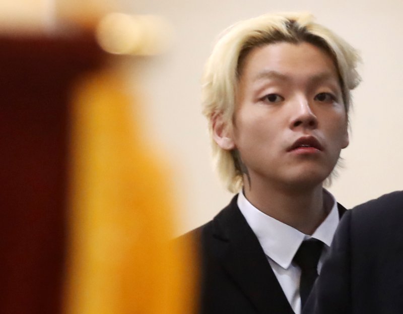 래퍼 노엘(본명 장용준)이 2일 부산 해운대백병원 장례식장에 마련된 아버지 고(故) 장제원 전 국민의힘 의원의 빈소를 지키고 있다. 뉴스1