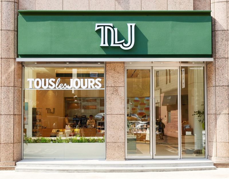 브랜드 리뉴얼 진행 후 새롭게 단장한 뚜레쥬르 압구정직영점 외관. 뚜레쥬르 제공 