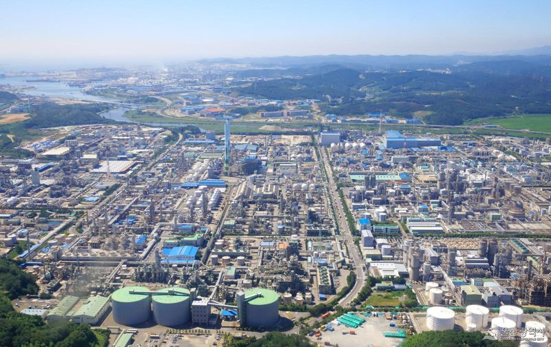 하늘에서 촬영한 울산석유화학공단의 일부. 울산시 제공