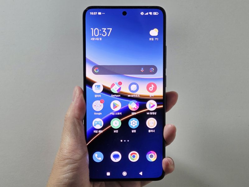 샤오미 포코 F7 프로 앞면. 사진=구자윤 기자