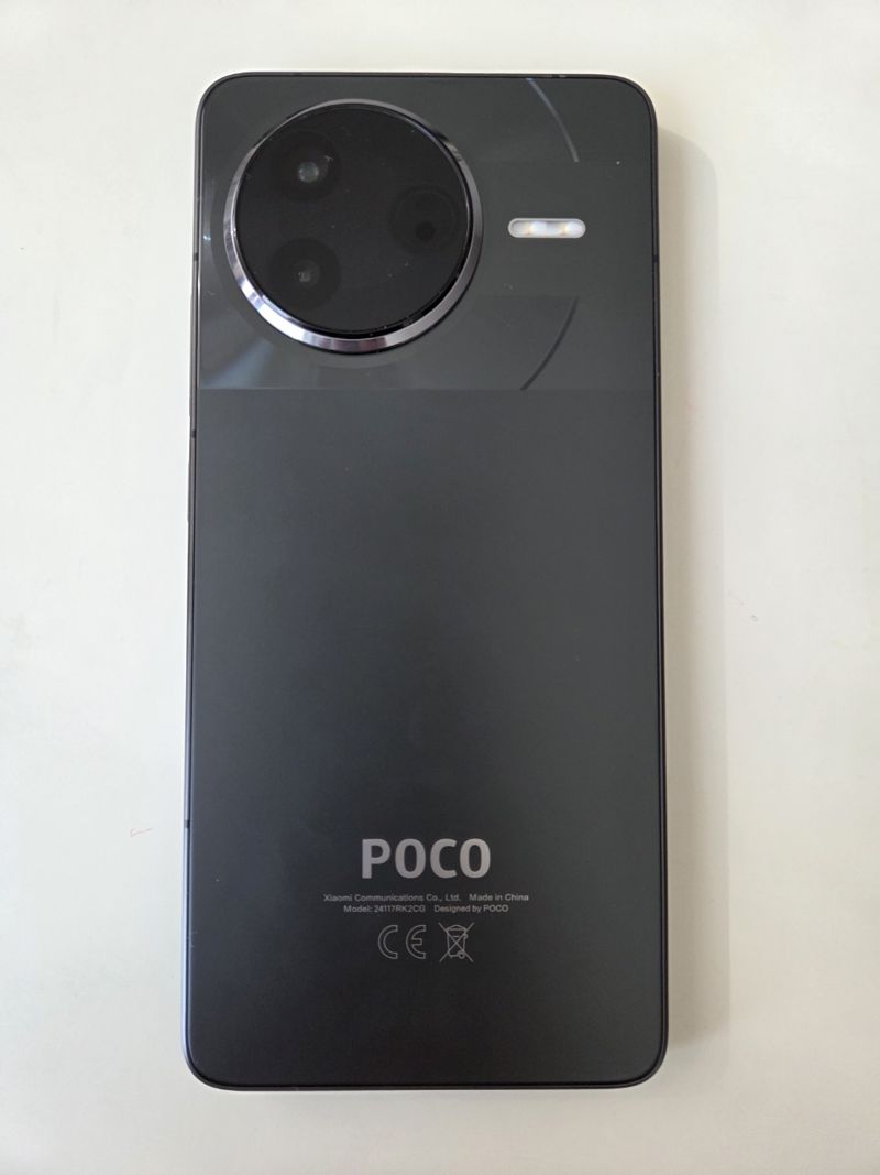 샤오미 포코 F7 프로 뒷면. 사진=구자윤 기자