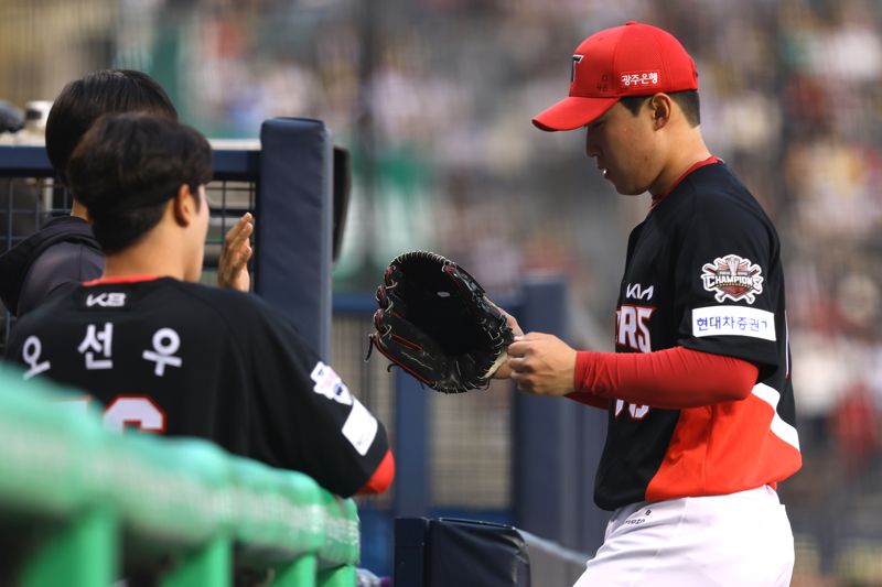 안 풀리는 윤영철.KIA 타이거즈 제공