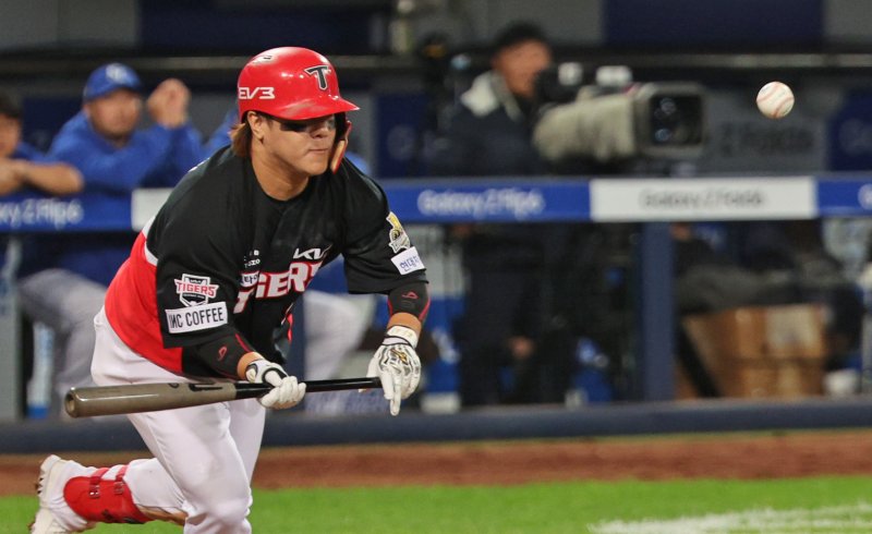 KIA 타이거즈 김선빈이 또 다시 다쳤다.뉴스1