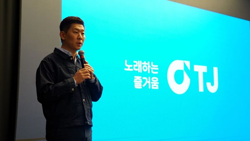 윤나라 TJ미디어 대표가 지난 18일 서울 상암동 스탠포드호텔에서 열린 창립 34주년 기념식에서 연설을 하고 있다. TJ미디어 제공