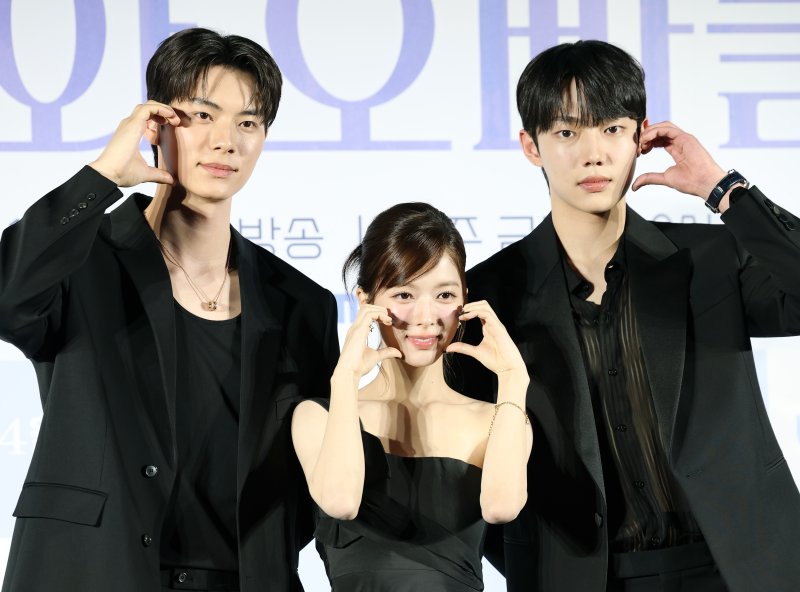 동명의 카카오웹툰 원작 MBC 새 금토드라마 '바니와 오빠들'의 주연 배우들. 뉴스1