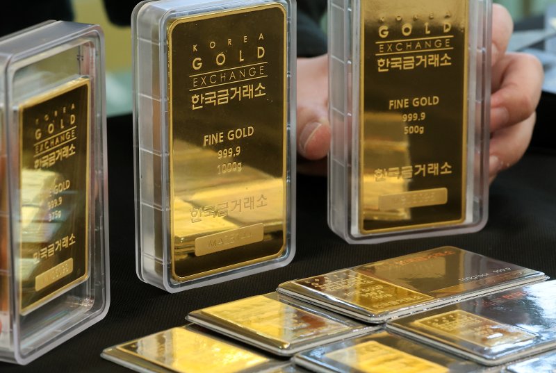  21일 서울 종로구 한국금거래소 종로본점에 골드바가 진열되어 있다. /사진=뉴스1화상
