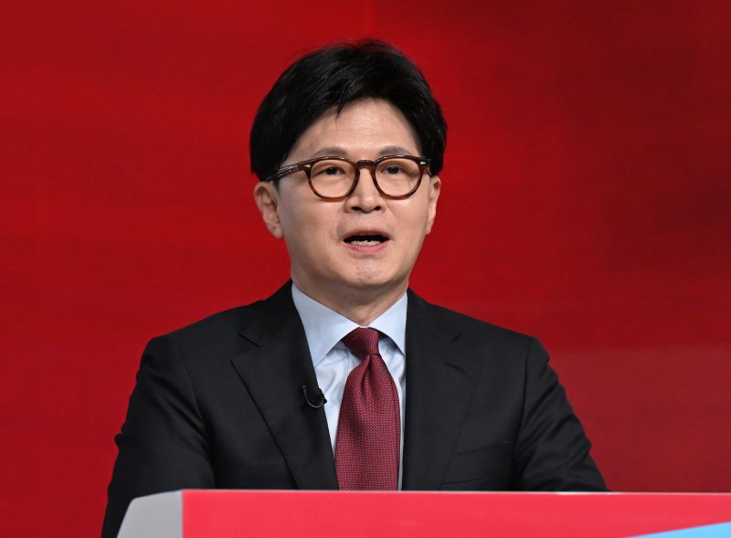 한동훈 제21대 대통령 선거 국민의힘 경선 후보가 20일 서울 강서구 ASSA아트홀에서 열린 '제21대 대통령 선거 국민의힘 1차 경선 B조 토론회'에서 발언하고 있다. /사진=뉴시스화상