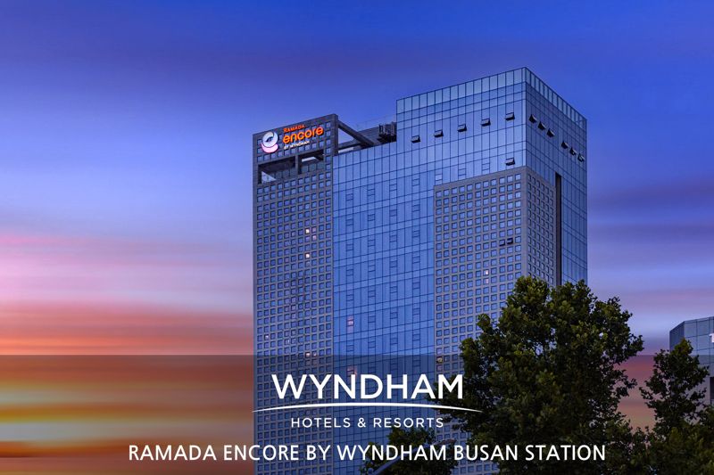 전세계 라마다 앙코르 브랜드 중 최고 성과를 거둔 호텔에게 주어지는 '베스트 오브 라마다 앙코르(Best of Ramada Encore)'상을 수상한 라마다 앙코르 부산역 호텔. 라마다 앙코르 부산역 호텔 제공