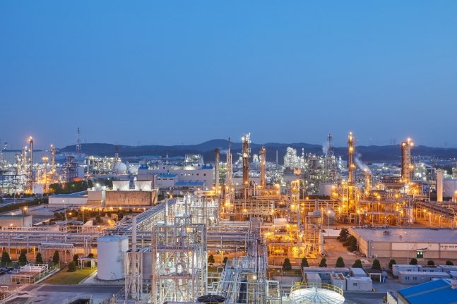 <span id='_stock_code_009830' data-stockcode='009830'>한화솔루션</span> 울산 공장. 뉴시스