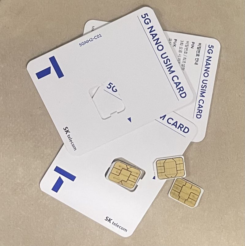 해킹 사고 후 SK텔레콤 매장에서 교체한 유심칩. /사진=서윤경