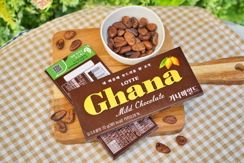 착한 <span id='_stock_code_035720' data-stockcode='035720'>카카오</span> 프로젝트 로고가 적용된 가나초콜릿 제품. <span id='_stock_code_280360' data-stockcode='280360'>롯데웰푸드</span> 제공 
