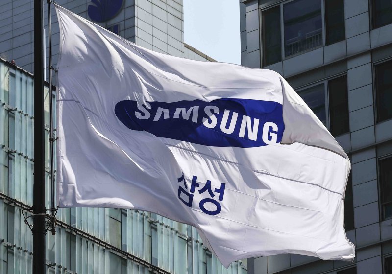서울 서초구 삼성전자 서초사옥에 깃발이 바람에 날리고 있다.뉴시스