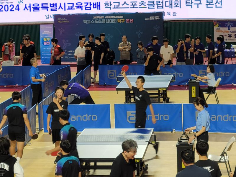 각 학교 대표 학생들이 지난해 서울특별시교육감배 학교스포츠클럽대회에 참가해 탁구 본선을 치르고 있다. 서울시교육청 제공