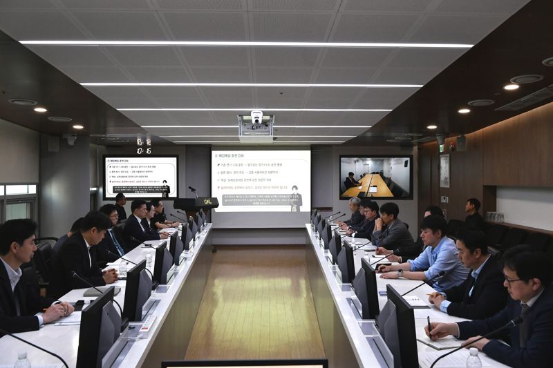 그랜드코리아레저(GKL)가 2일 서울 강남구 본사 회의실에서 '정보보안 긴급 전략회의'를 진행하고 있다. GKL 제공