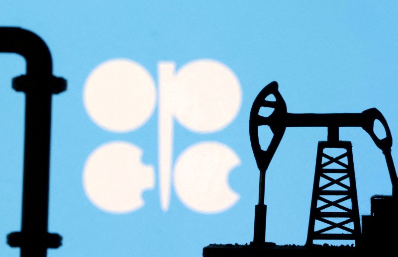 석유수출국기구(OPEC) 플러스(+)가 오는 5일(현지시간) 대신 3일로 각료회의 시기를 앞당기고, 증산 속도를 높일 수 있다는 전망이 나오면서 국제 유가가 2일 큰 폭으로 하락했다. 브렌트는 1주일 동안 8%, WTI는 7% 넘게 급락했다. 로이터 연합