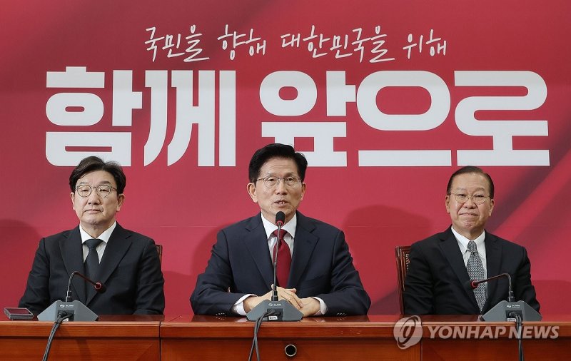 4일 김문수 국민의힘 대선 후보가 국회에서 열린 당 선거대책위원회 회의에서 발언하고 있다. . 사진=연합뉴스