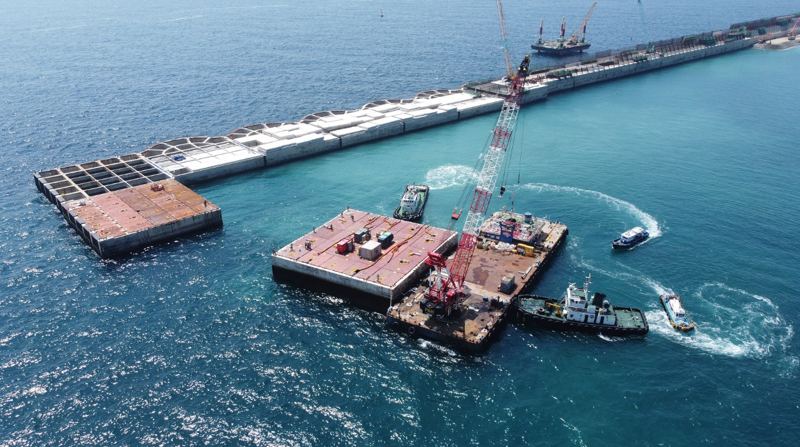 울릉공항 케이슨 설치 모습. DL이앤씨 제공