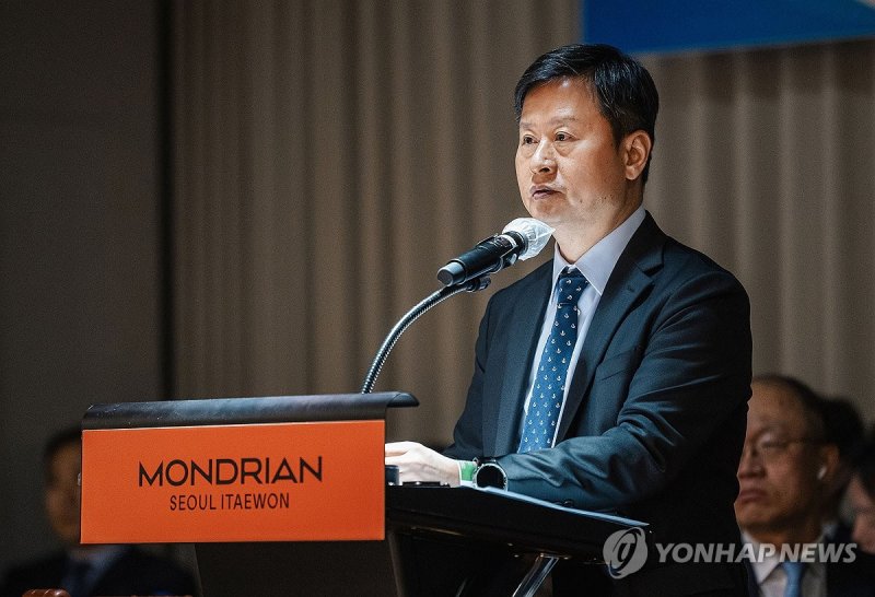 박기덕 <span id='_stock_code_010130' data-stockcode='010130'>고려아연</span> 사장이 지난 3월 28일 서울 용산구 몬드리안 호텔에서 열린 정기 주주총회에서 발언하고 있다. 연합뉴스