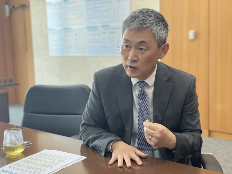 김정회 한국반도체산업협회 부회장이 12일 경기 성남 한국반도체산업협회 본사에서 인터뷰를 하고 있다. 사진=조은효 기자