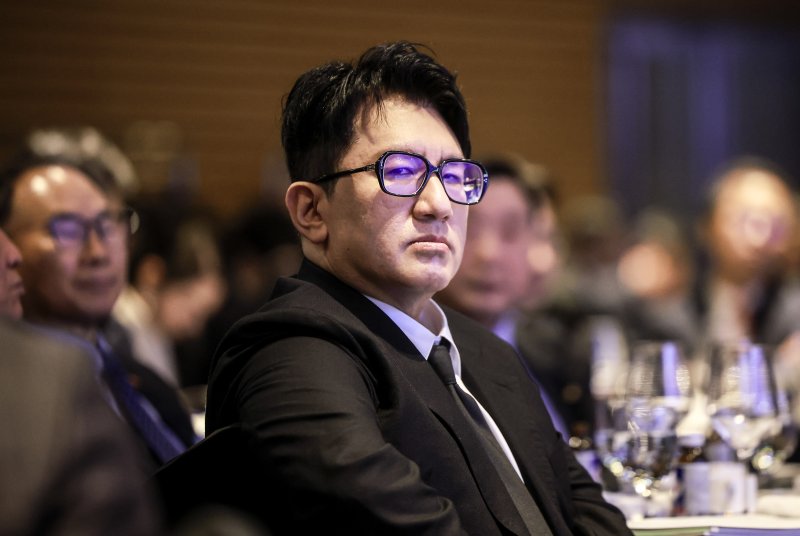 지난 2월 방시혁 <span id='_stock_code_352820' data-stockcode='352820'>하이브</span> 의장이 서울 영등포구 FKI타워에서 열린 한국경제인협회 제64회 정기총회에 참석해 있다. 뉴시스
