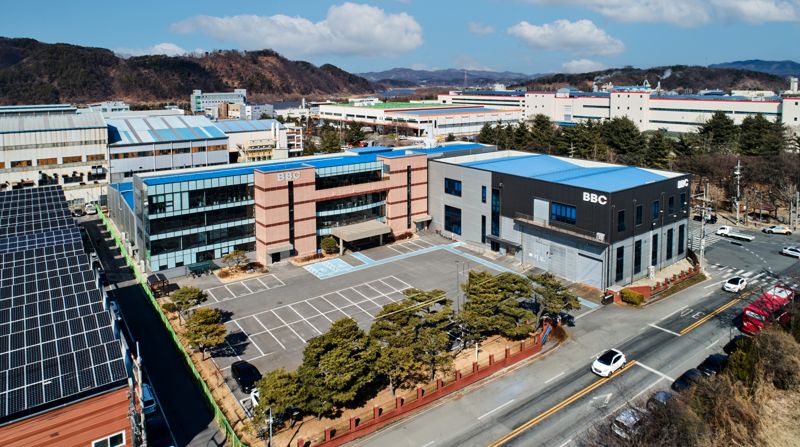 대전 대덕구 문평동로 <span id='_stock_code_318410' data-stockcode='318410'>비비씨</span>㈜ 공장 전경