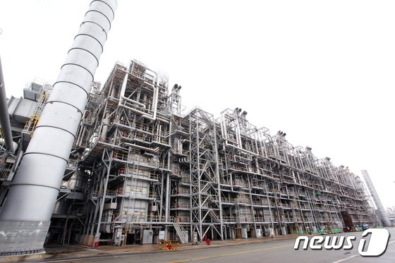 <span id='_stock_code_051910' data-stockcode='051910'>LG화학</span> 여수 NCC 공장 전경. 사진=뉴스1