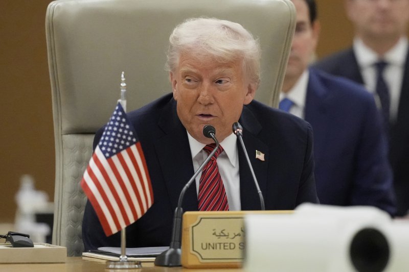 [리야드=AP/뉴시스] 신용평가사 무디스는 16일(현지 시간) 미국의 국가신용등급을 Aaa에서 Aa1로 강등했다고 AFP통신이 보도했다. 사진은 도널드 트럼프 미국 대통령이 지난 14일 사우디아라비아 리야드에서 열린 걸프협력회의(GCC) 정상회의에 참석해 발언하고 있는 모습. 2025.05.17. /사진=뉴시스