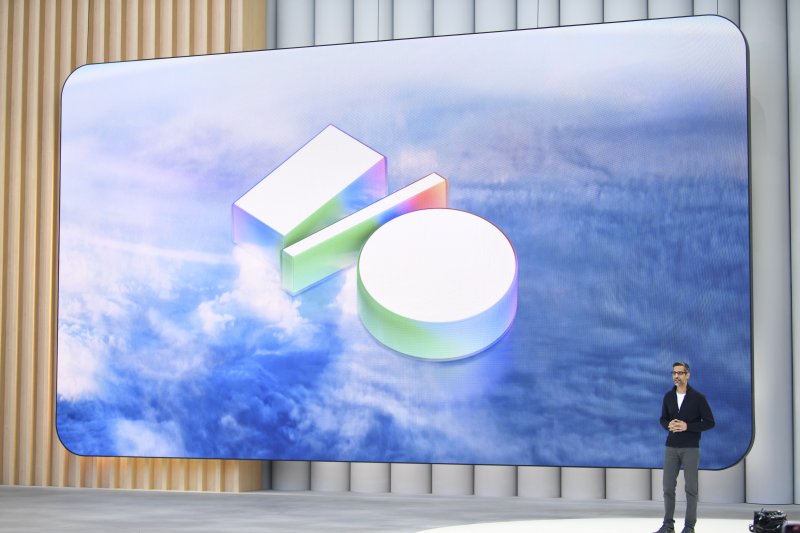 구글은 20일(현지시간) 미국 캘리포니아주 마운틴뷰에서 열린 연례 개발자 콘퍼런스 &#39;I&#x2F;O 2025&#39;에서 각종 AI 기능을 소개했다. 순다 피차이 구글 최고경영자(CEO)가 기조연설을 하고 있다. 구글 제공