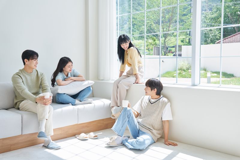 "우리 거실·주방·헬스장 같이 쓰자"...코리빙, 비