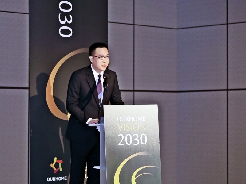 김동선 <span id='_stock_code_452260' data-stockcode='452260'>한화갤러리아</span> 미래비전총괄 부사장이 지난 20일 열린 '아워홈 비전 2030' 행사에서 아워홈 인수의 의미와 청사진에 대해 설명하고 있다. 아워홈 제공 