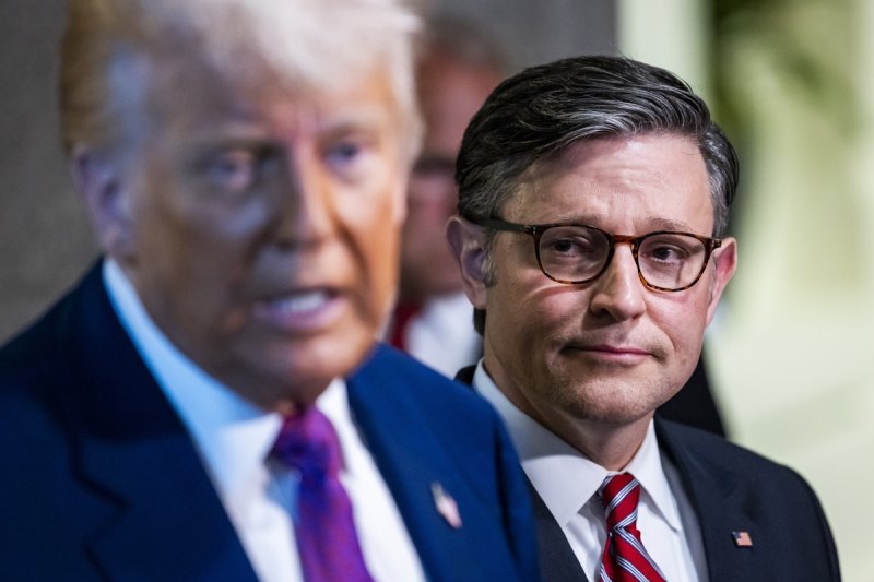 도널트 트럼프 미국 대통령과 공화당 소속 마이크 존슨 하원의장. 연합뉴스